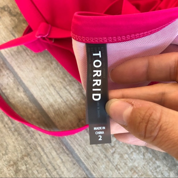 ✨SOLD✨Torrid Hot Pink Bikini Top Sz 2 - Picture 5 of 6